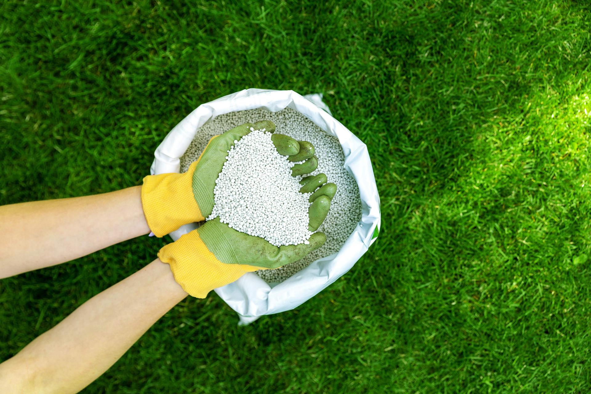 Preparations for lawn fertilizing